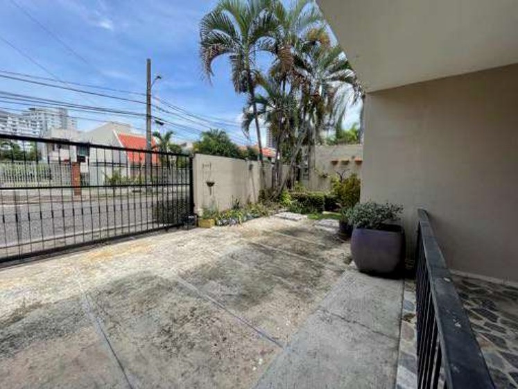 Vendo Casa en Los Cacicazgos