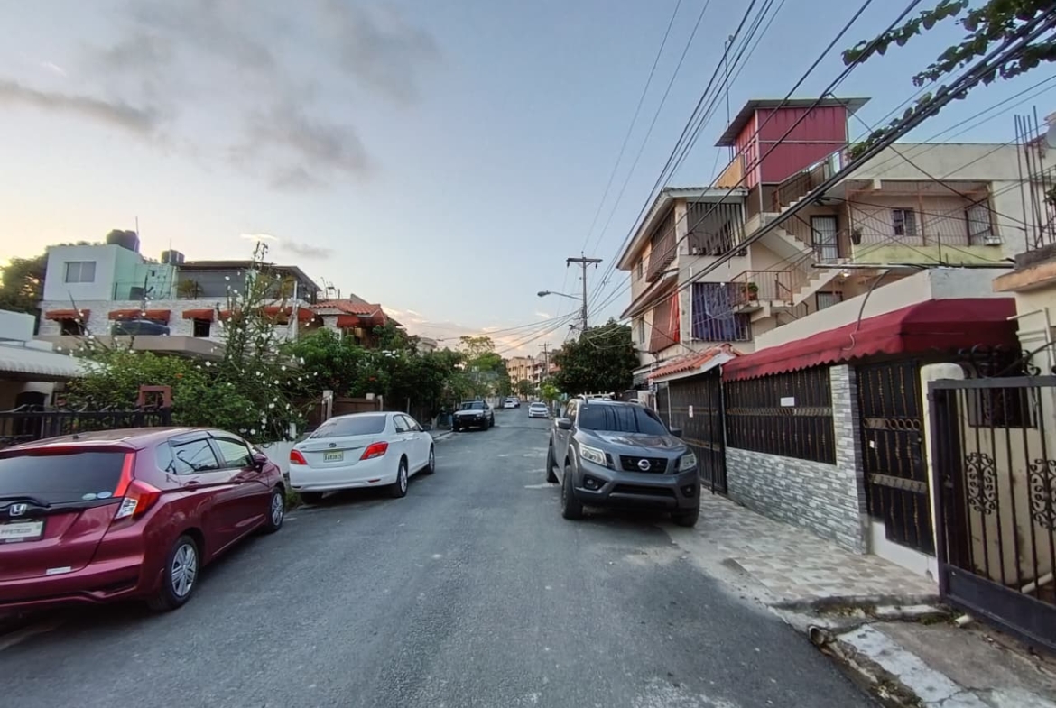Vendo Casa en Santo Domingo a 5 minutos de Carrefour