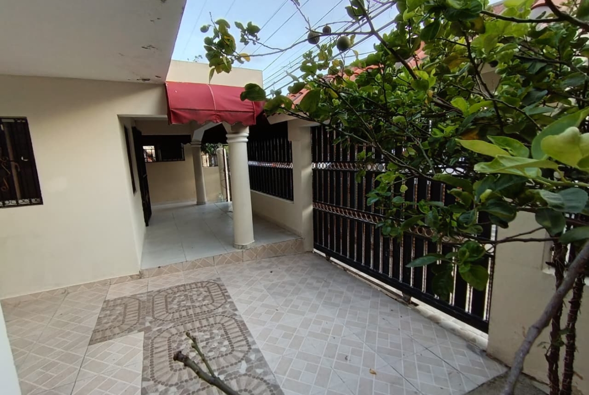 Vendo Casa en Santo Domingo a 5 minutos de Carrefour