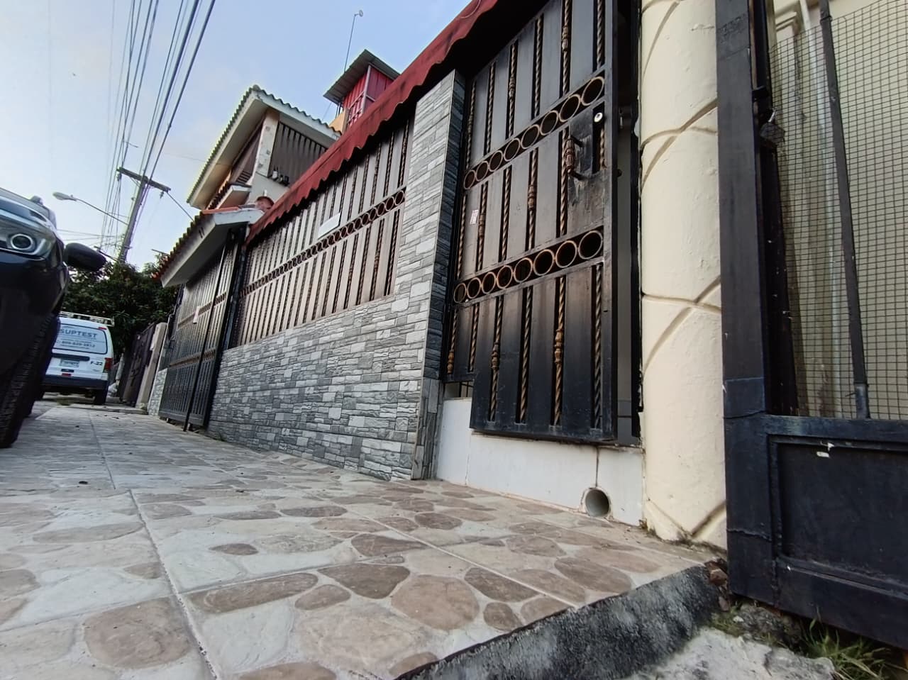 Vendo Casa en Santo Domingo a 5 minutos de Carrefour - LaKasa Inmobiliaria