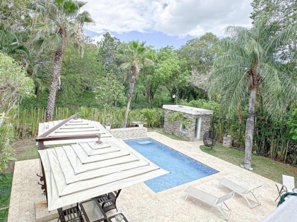 VENTA TOWN HOUSE EN GUAVABERRY, JUAN DOLIO. TOTALMENTE AMUEBLADA.