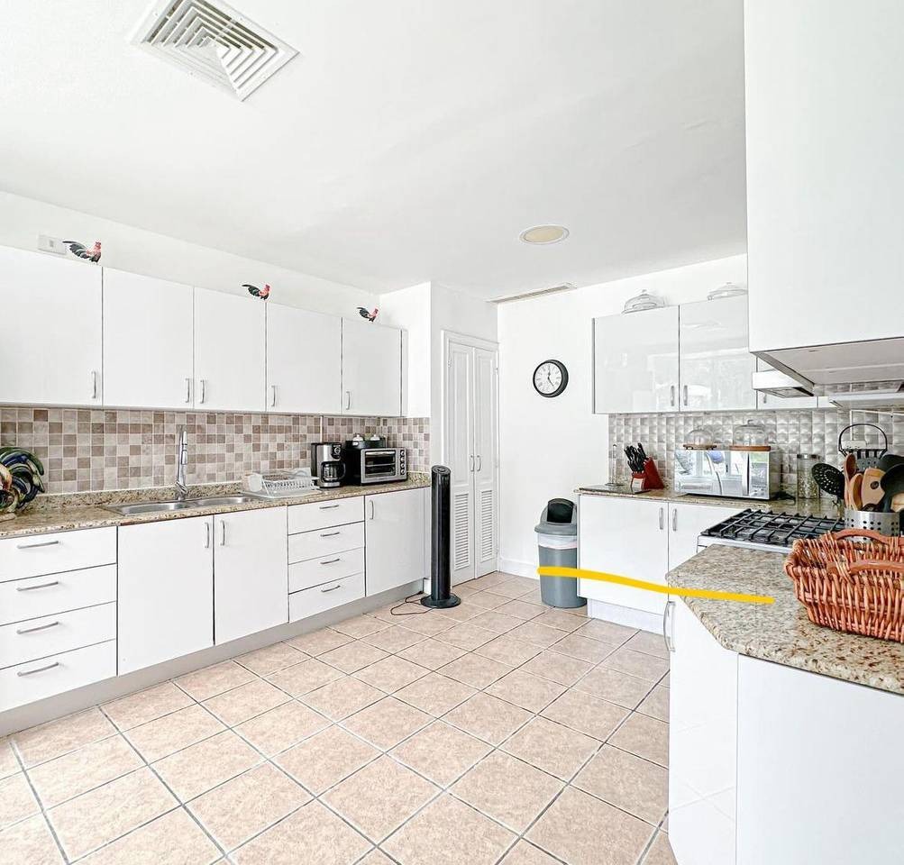 VENTA TOWN HOUSE EN GUAVABERRY, JUAN DOLIO. TOTALMENTE AMUEBLADA. - LaKasa Inmobiliaria VENTA TOWN HOUSE EN GUAVABERRY, JUAN DOLIO. TOTALMENTE AMUEBLADA. - LaKasa Inmobiliaria