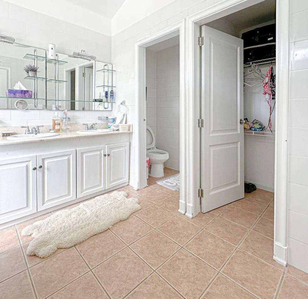 VENTA TOWN HOUSE EN GUAVABERRY, JUAN DOLIO. TOTALMENTE AMUEBLADA. - LaKasa Inmobiliaria VENTA TOWN HOUSE EN GUAVABERRY, JUAN DOLIO. TOTALMENTE AMUEBLADA. - LaKasa Inmobiliaria