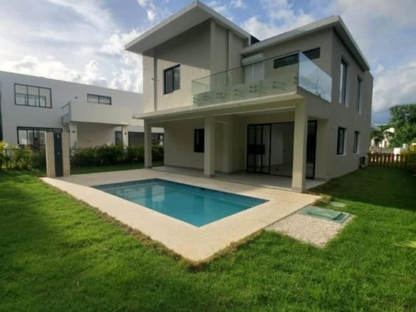 VENDO EXCELENTE VILLA EN PLAYA NUEVA ROMANA