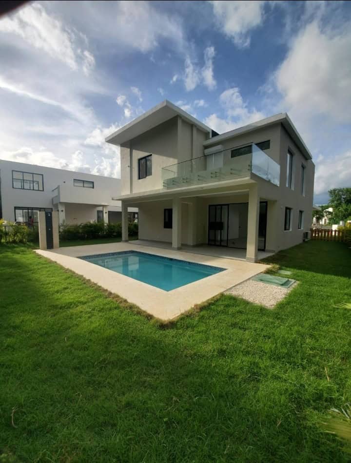 WhatsApp Image 2026-06-17 at 11.40.06 AM VENDO EXCELENTE VILLA EN PLAYA NUEVA ROMANA