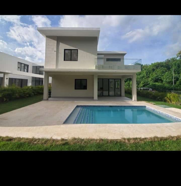 VENDO EXCELENTE VILLA EN PLAYA NUEVA ROMANA