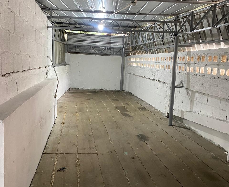 Alquilo Nave Industrial en Paraíso