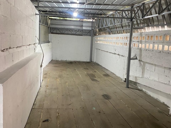 Alquilo Nave Industrial en Paraiso