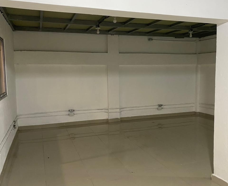 Alquilo Nave Industrial en Paraiso
