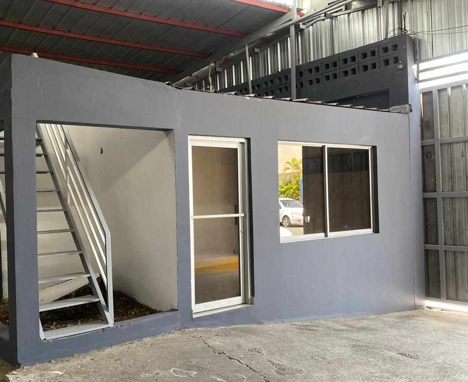 Alquilo Nave Industrial en Paraiso