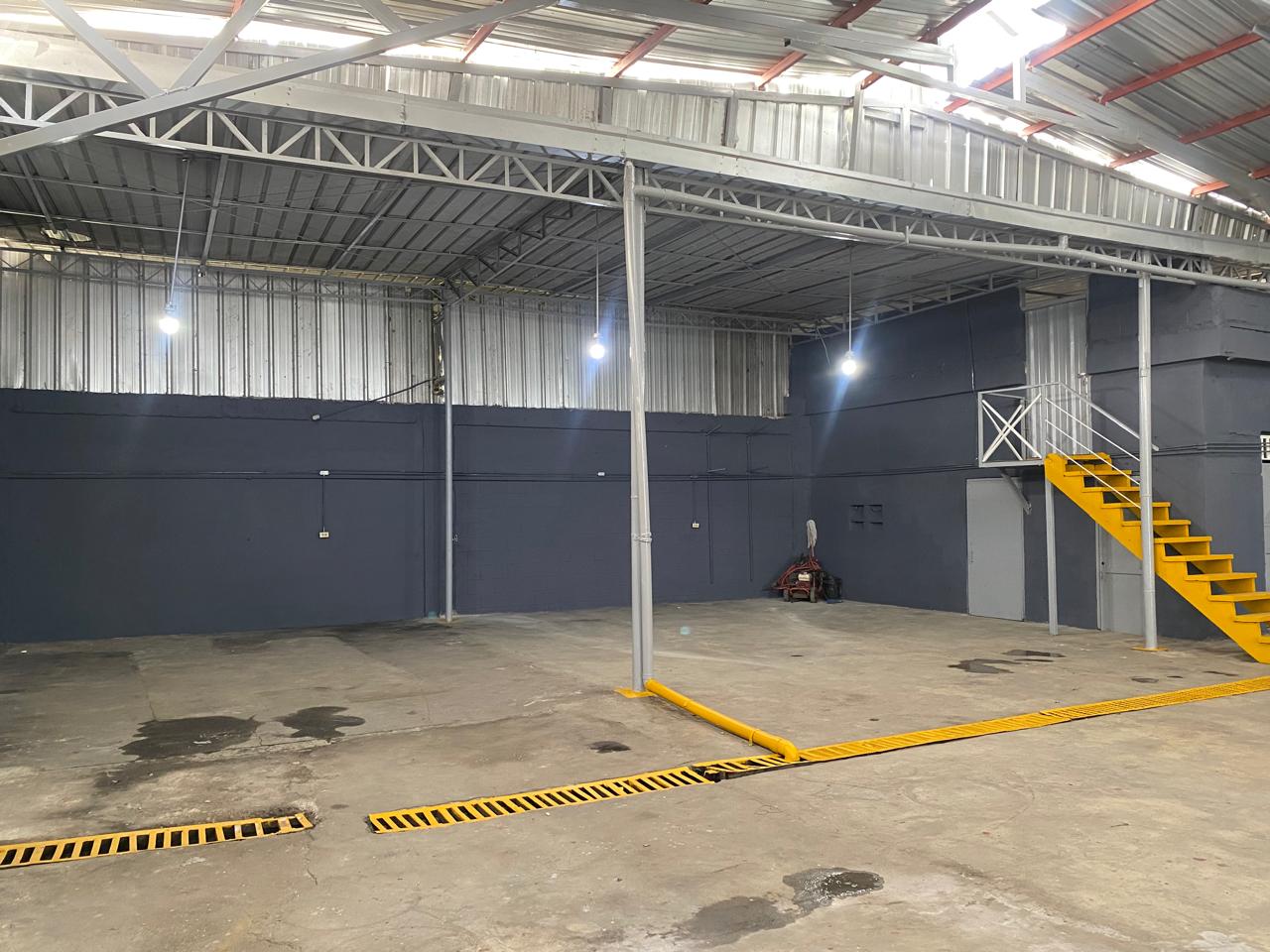 Nave Industrial en Paraíso - LaKasa Inmobiliaria