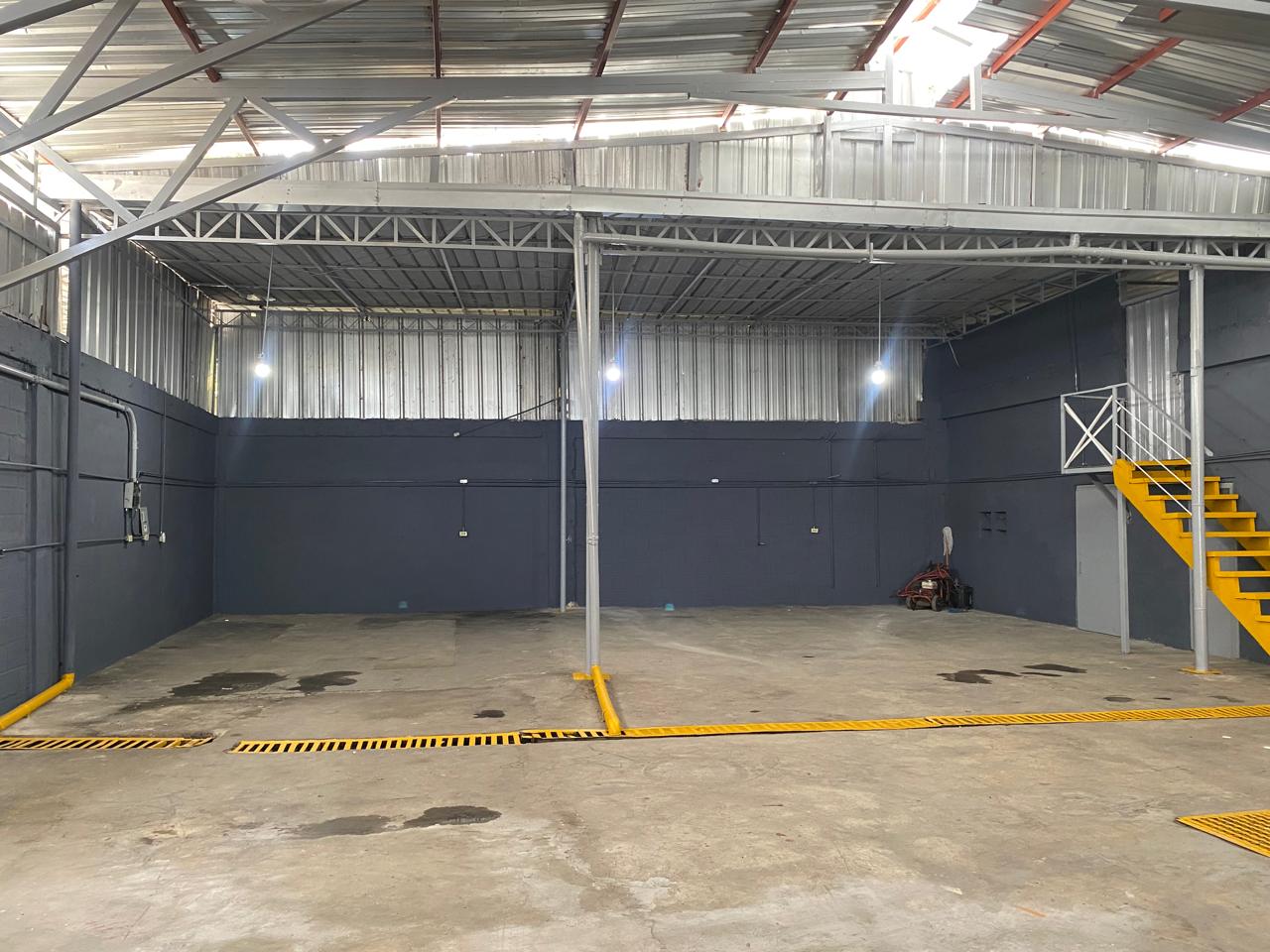 Nave Industrial en Paraíso - LaKasa Inmobiliaria