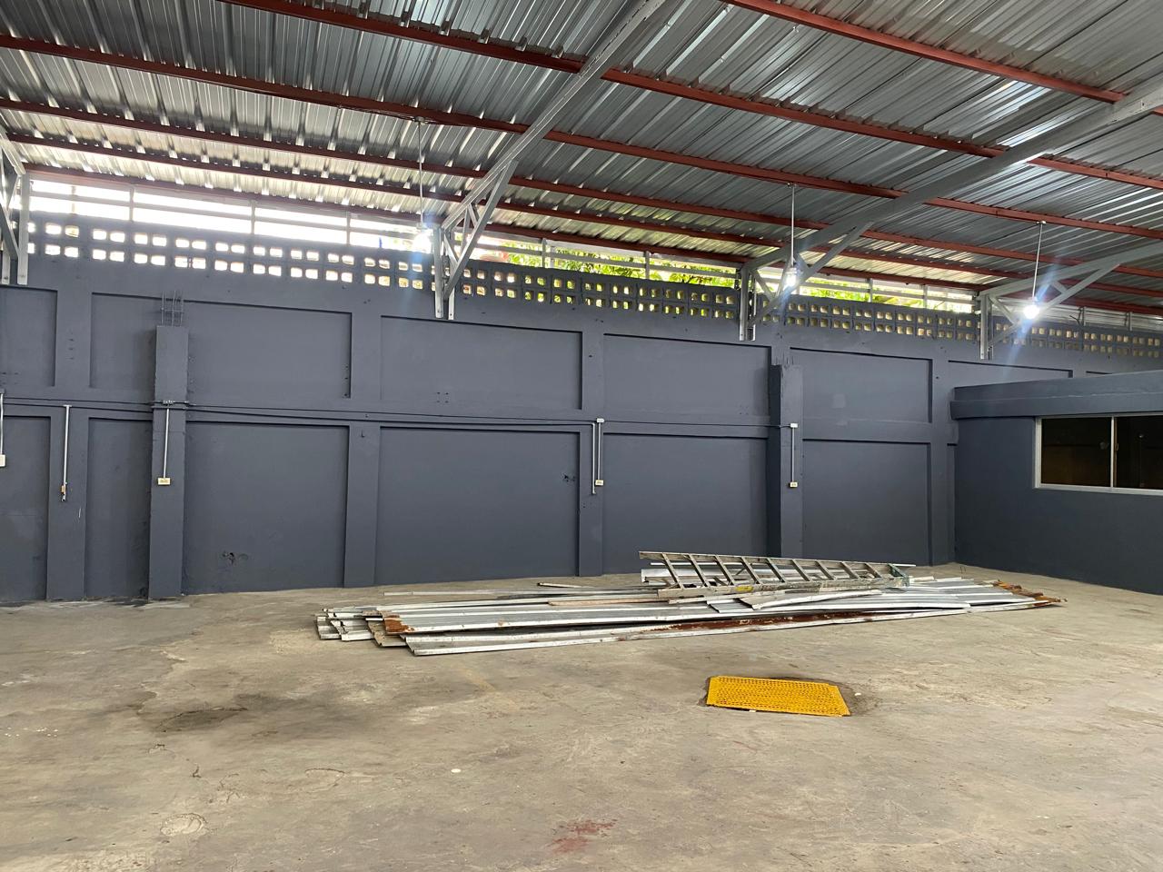 Nave Industrial en Paraíso - LaKasa Inmobiliaria