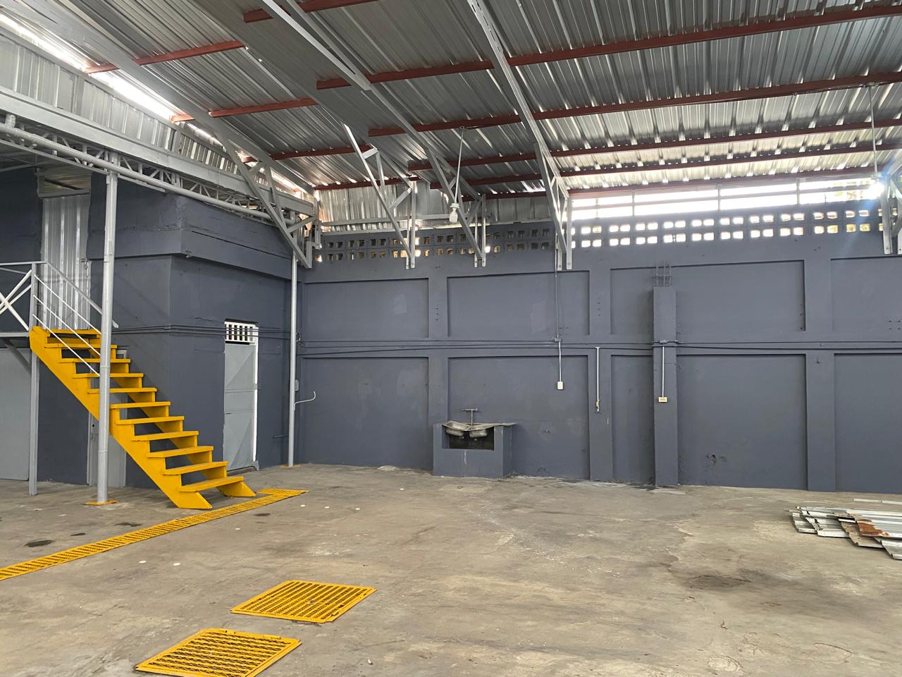 Nave Industrial en Paraíso - LaKasa Inmobiliaria