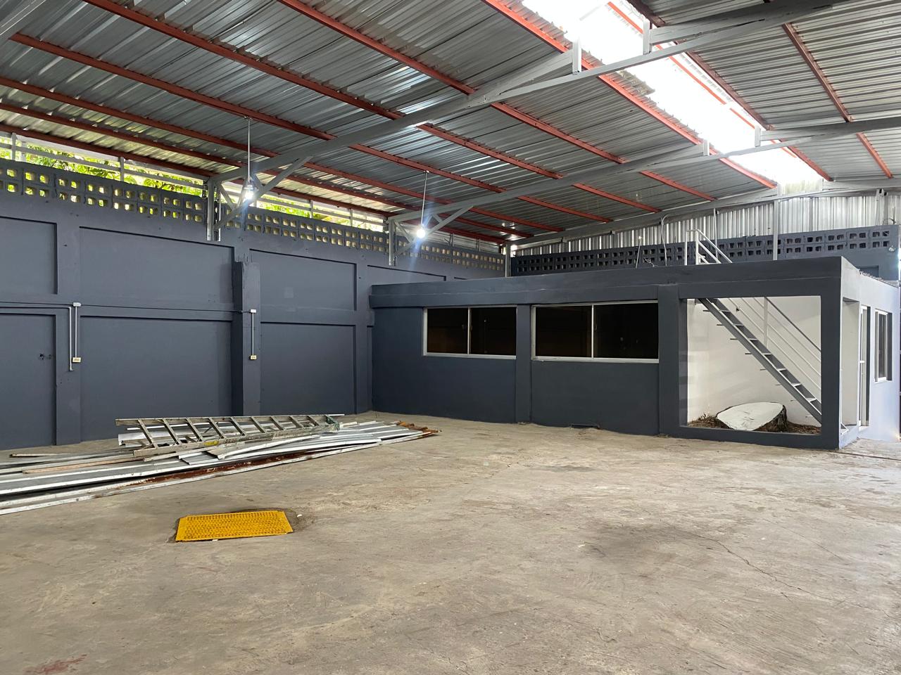 Nave Industrial en Paraíso - LaKasa Inmobiliaria