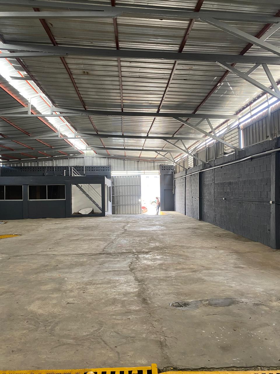Nave Industrial en Paraíso - LaKasa Inmobiliaria