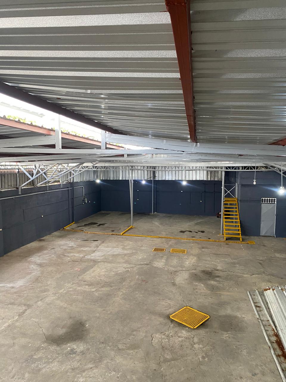 Nave Industrial en Paraíso - LaKasa Inmobiliaria