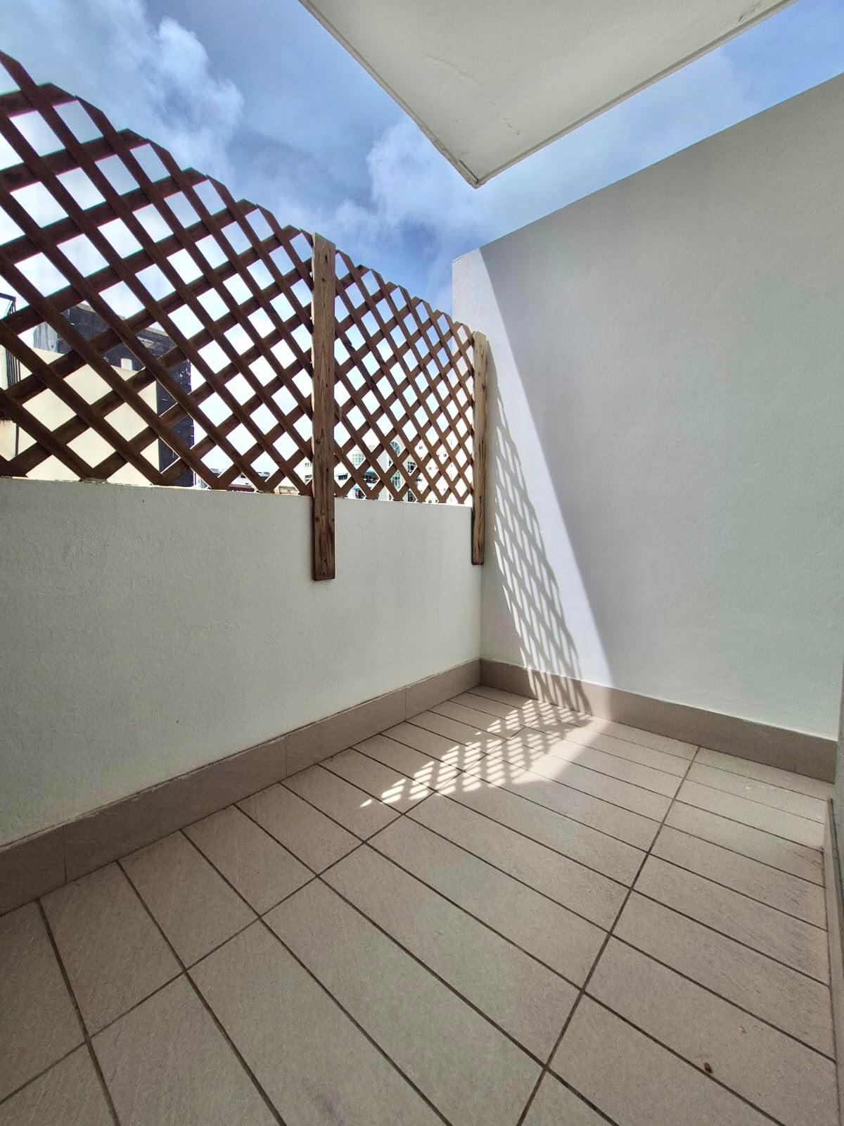 Apartamento en Alquiler con Línea Blanca EVARISTO MORALES USD 1,150.00 (Mantenimiento incluido) - LaKasa Inmobiliaria