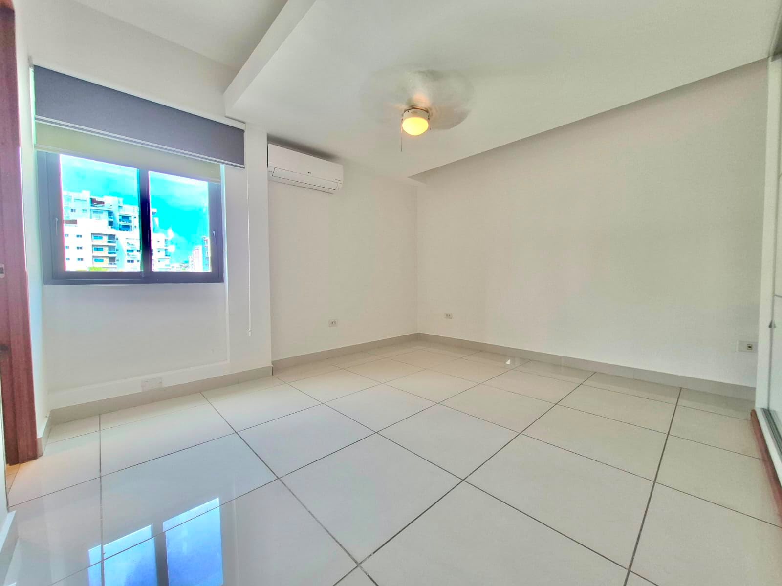 Apartamento en Alquiler con Línea Blanca EVARISTO MORALES USD 1,150.00 (Mantenimiento incluido) - LaKasa Inmobiliaria