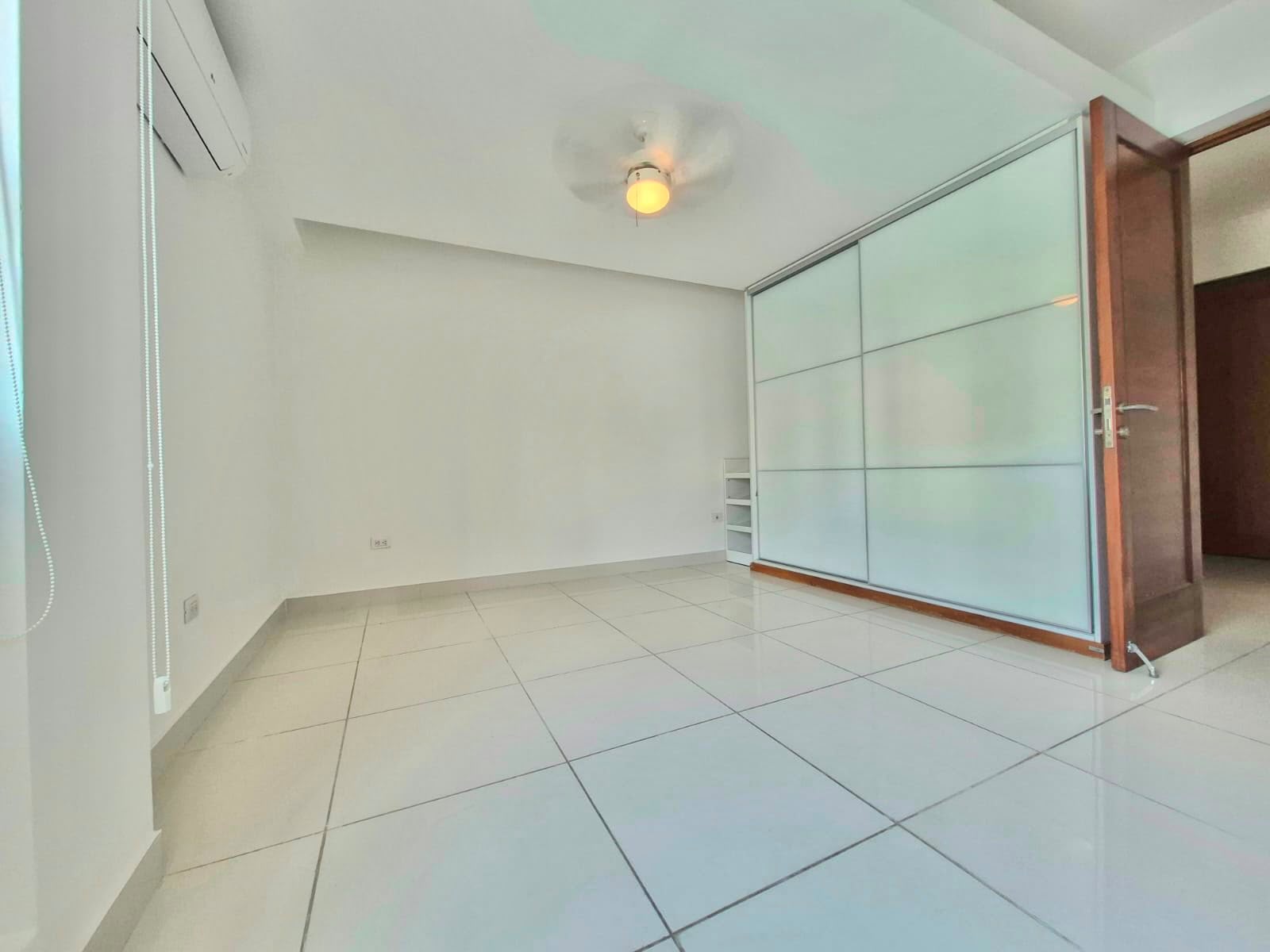 Apartamento en Alquiler con Línea Blanca EVARISTO MORALES USD 1,150.00 (Mantenimiento incluido) - LaKasa Inmobiliaria Apartamento en Alquiler con Línea Blanca EVARISTO MORALES USD 1,150.00 (Mantenimiento incluido) - LaKasa Inmobiliaria
