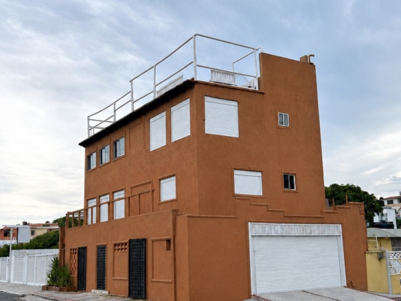 Se Vende Edificio de 4 Niveles en el Malecón de Santo Domingo  Precio de Venta: RD$17,000,000